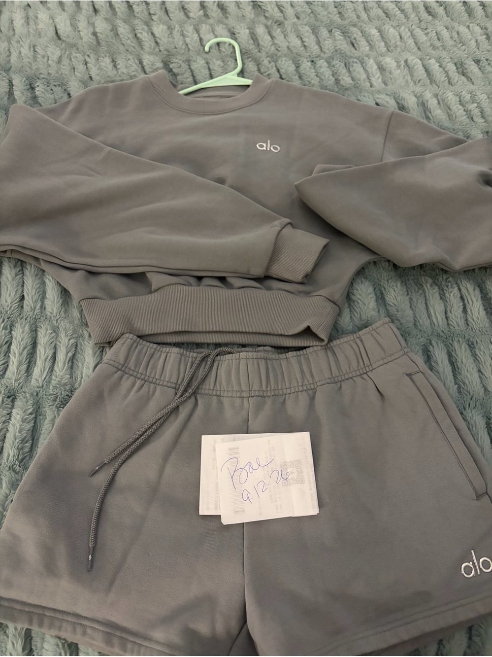 ALO Yoga accolade Grey Cropped Sweatshirt & Shorts Set sm/xxs